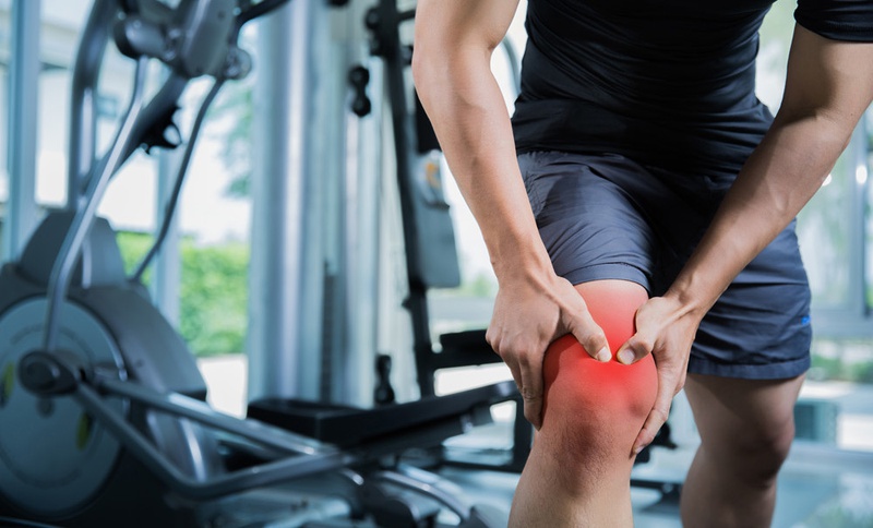 Squat không đúng có thể g-y chấn thương đầu gối nghiêm trọng