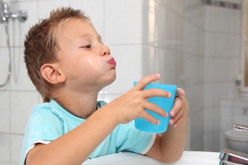 Nước súc miệng cho bé: Một số lưu ý ba mẹ cần nắm