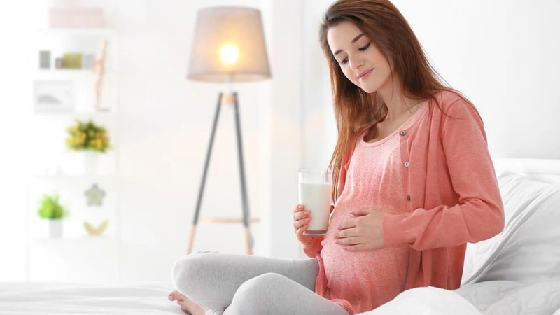 Mẹ bầu uống sữa Anmum sẽ giúp bé nhanh cao lớn hơn, củng cố hệ xương và răng chắc khỏe