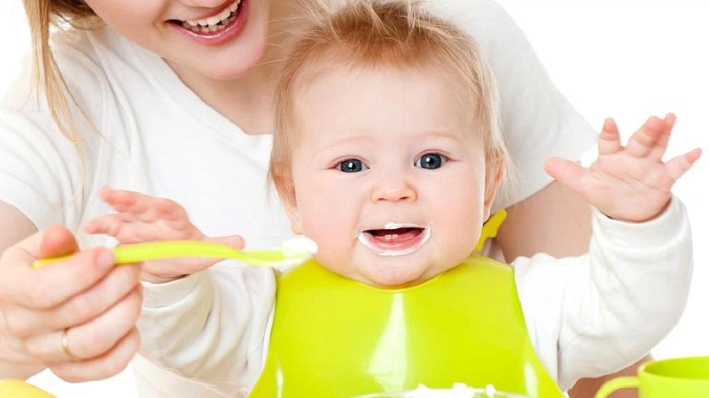 Lợi ích từ việc dùng sữa chua cho bé 7 tháng