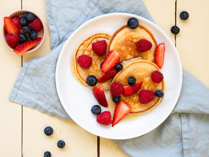 Sữa chua Hy Lạp với bánh pancake