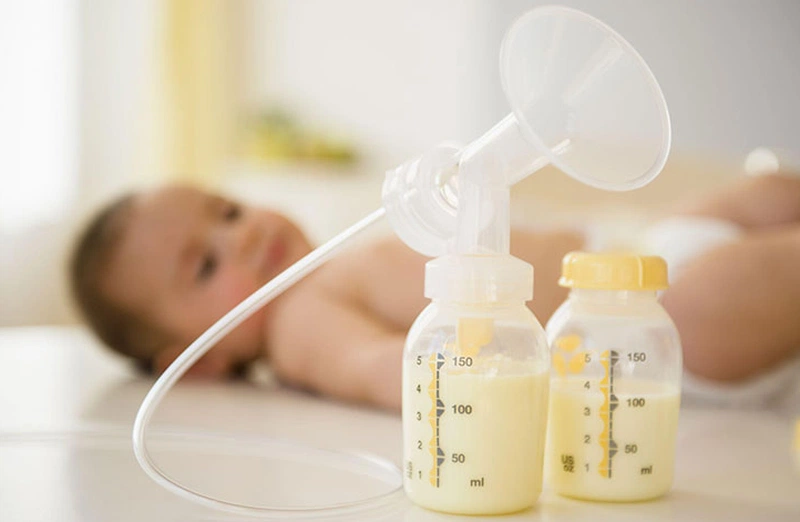 Sữa mẹ để ở ngoài được bao lâu thì không bị hỏng, mất chất? 2