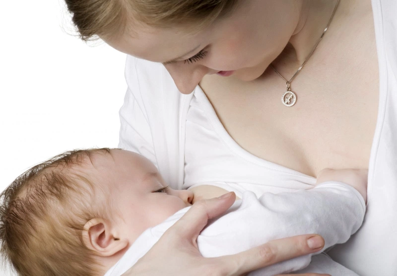Sữa mẹ mát hay nóng có ảnh hưởng gì không 1