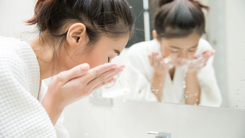 Sữa rửa mặt Decumar có ăn nắng không? Review đôi nét về Decumar Clean 2