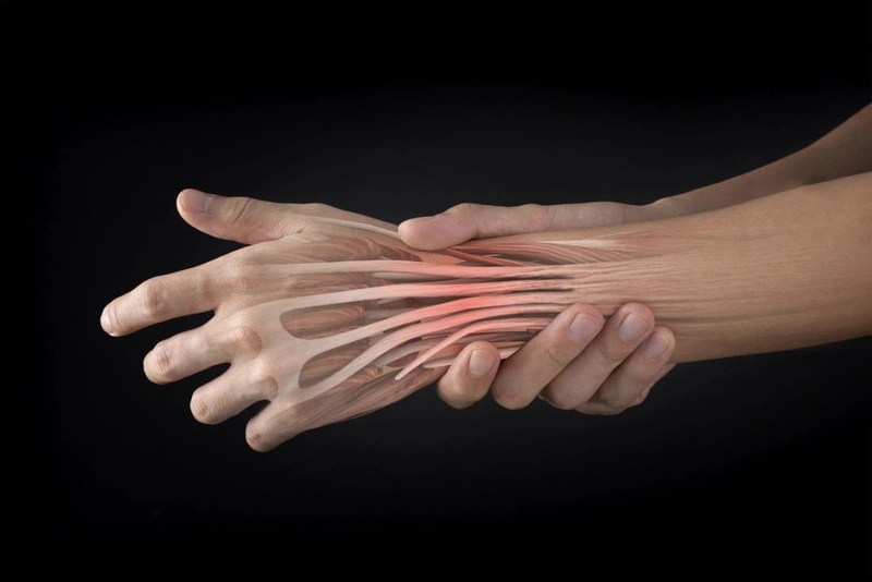 Sưng đau khớp bàn tay nguyên nhân do đâu? Những dấu hiệu và biến chứng 1