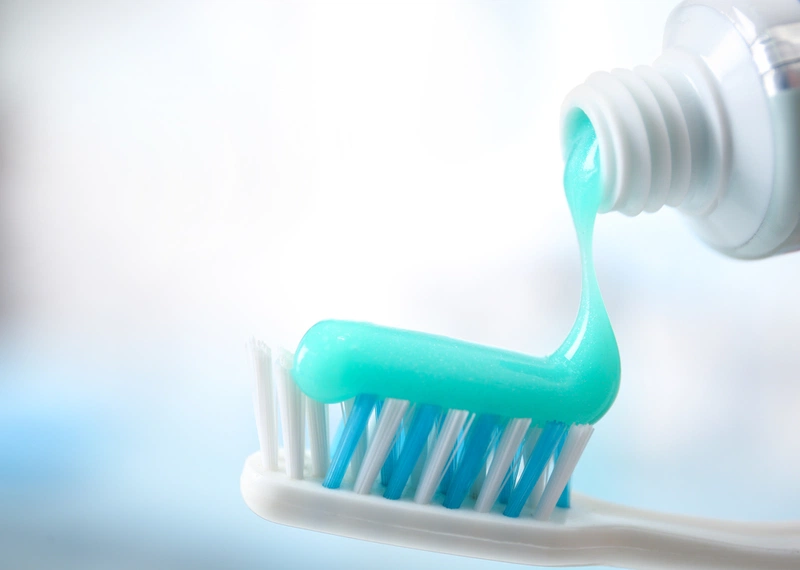 Chọn kem đánh răng có tác dụng làm sạch răng miệng mà không gây tổn hại đến nướu