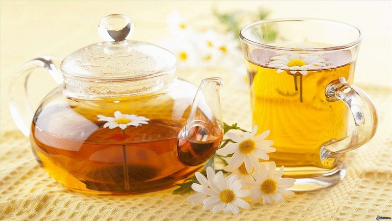 Trà hoa cúc giúp làm chậm quá trình lão hóa của cơ thể và nhất là sự lão hóa da