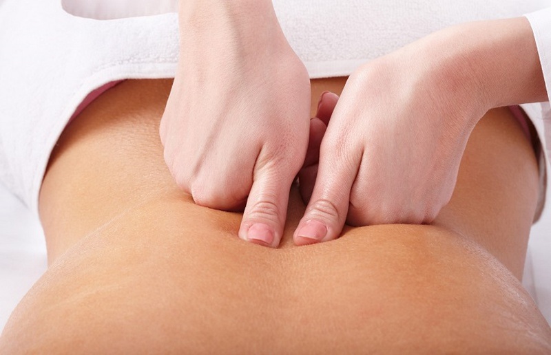 Trong y học cổ truyền người ta thường tác động huyệt thương khúc bằng cách bấm huyệt
