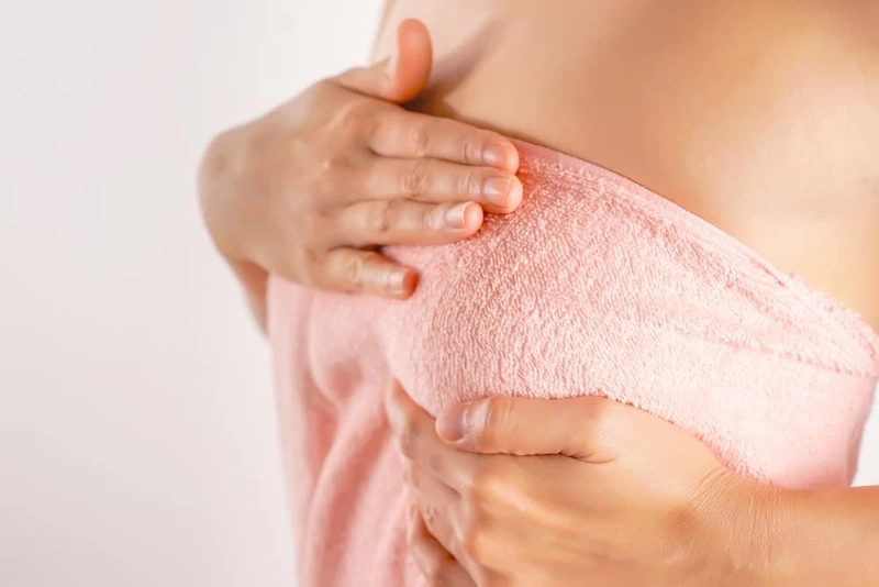 Mẹ bị tắc tia sữa do chườm lạnh