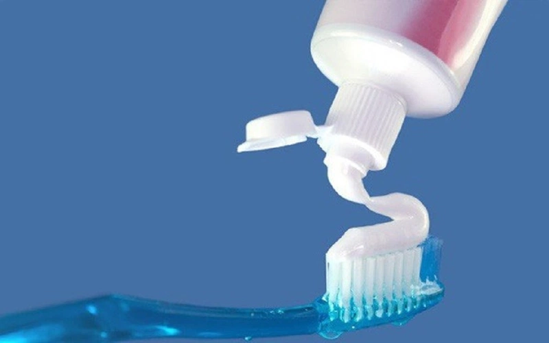 Kem đánh răng có chứa khoáng chất hỗ trợ tái khoáng răng