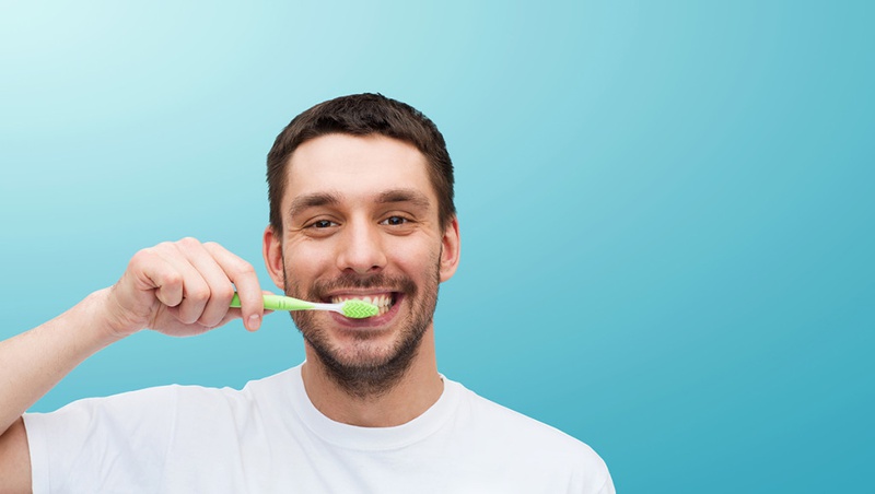 Chăm sóc răng miệng đúng cách giúp ngừa vàng răng