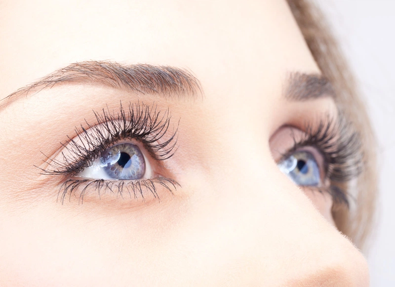 Tại sao đeo lens bị đỏ mắt?3