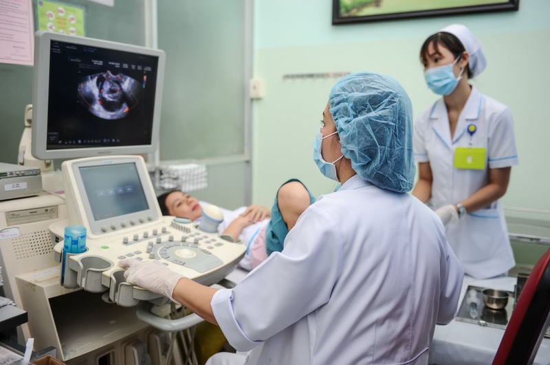 Tại sao dùng kháng sinh điều trị viêm lộ tuyến cổ tử cung? 2
