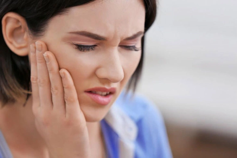 Tại sao sáng ngủ dậy bị đau quai hàm?3