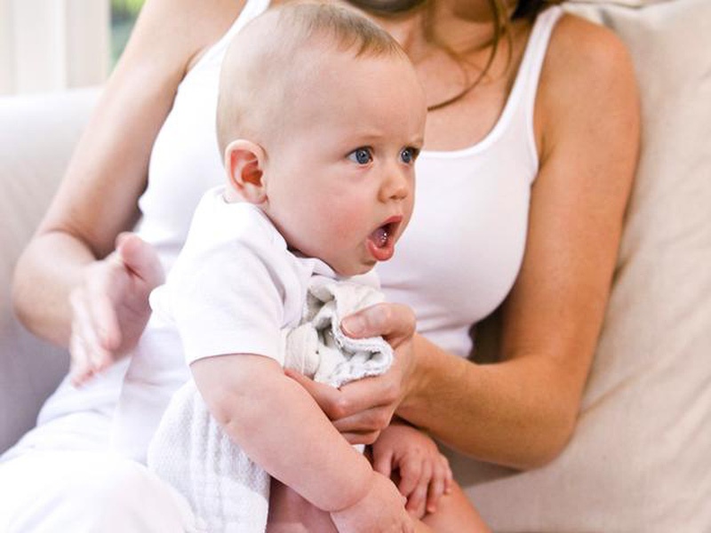 Tại sao trẻ sơ sinh hay bị ọc sữa, nôn trớ?-2