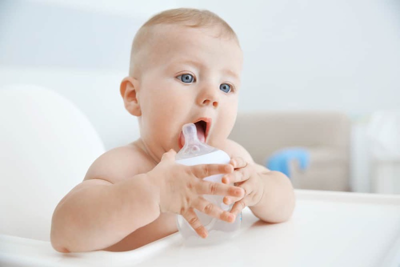 Tại sao trẻ sơ sinh không được uống nước?3
