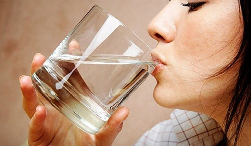 Uống nhiều nước nhưng vẫn khô miệng là do bệnh lý cơ thể