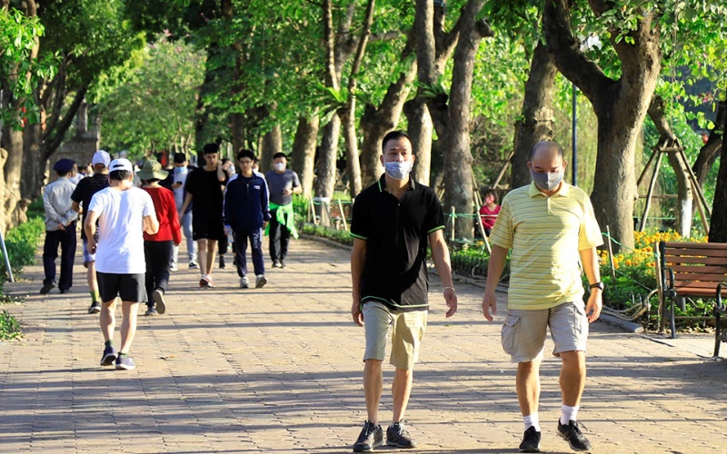Tăng cường đi bộ và hít thở sâu hàng ngày