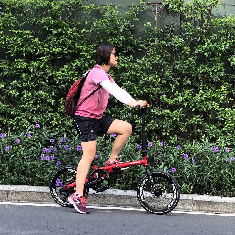 Lòng bàn chân có nhiều huyệt vị nên việc đạp xe bằng lòng bàn chân có tác dụng tương việc xoa bóp và massage