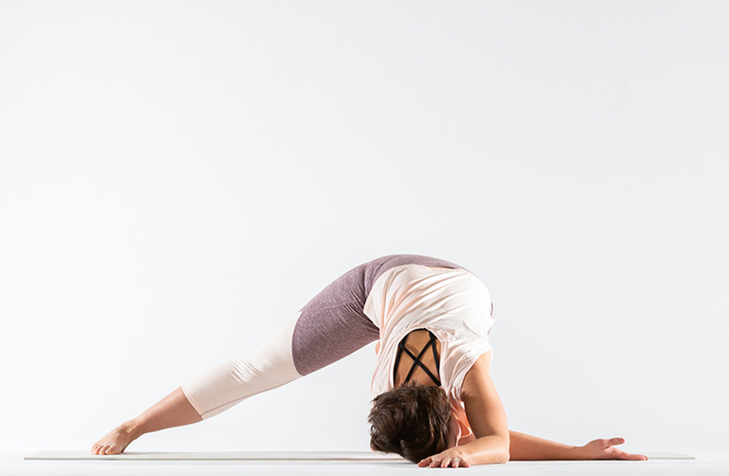 Tập yoga bị đau khớp vai và cách phòng ngừa nào hiệu quả cho người mới bắt đầu 3
