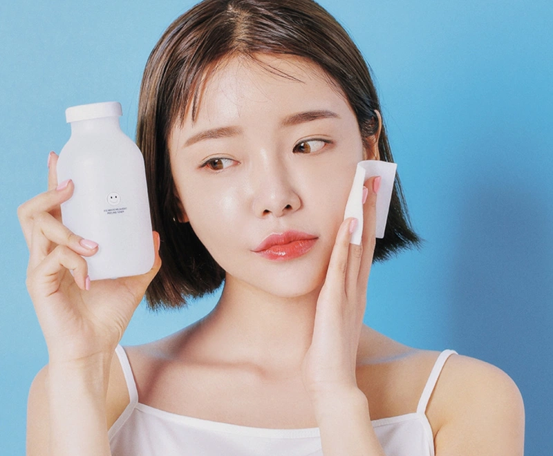 Tẩy tế bào chết trước hay dụng sữa rửa mặt trước? Mách bạn quy trình đúng chuẩn 3