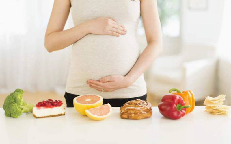 Lười chăm sóc răng miệng khiến răng dễ bị đen và sâu răng