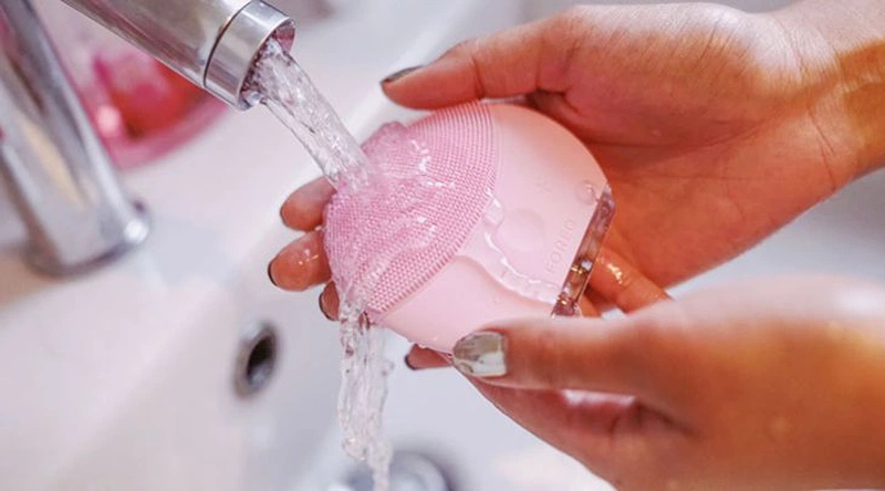 Thắc mắc: Dùng máy rửa mặt lên mụn có đúng không? 4