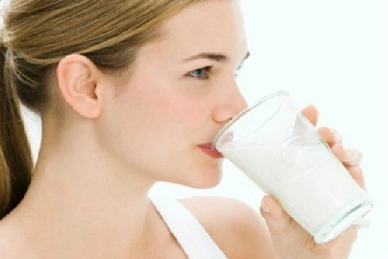 Thắc mắc: Khi cho con bú uống sữa tươi được không?