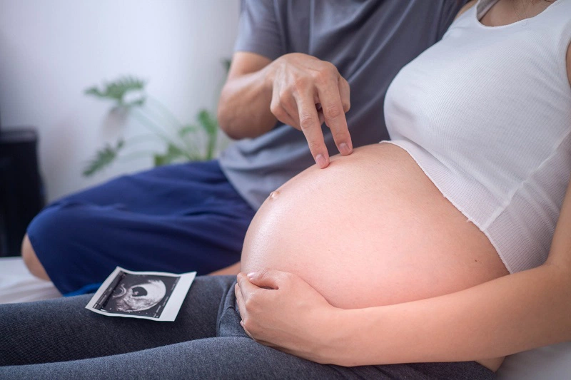 Thai nhi đạp nhiều vào tháng cuối khiến mẹ lo lắng, nguyên nhân vì sao? 2