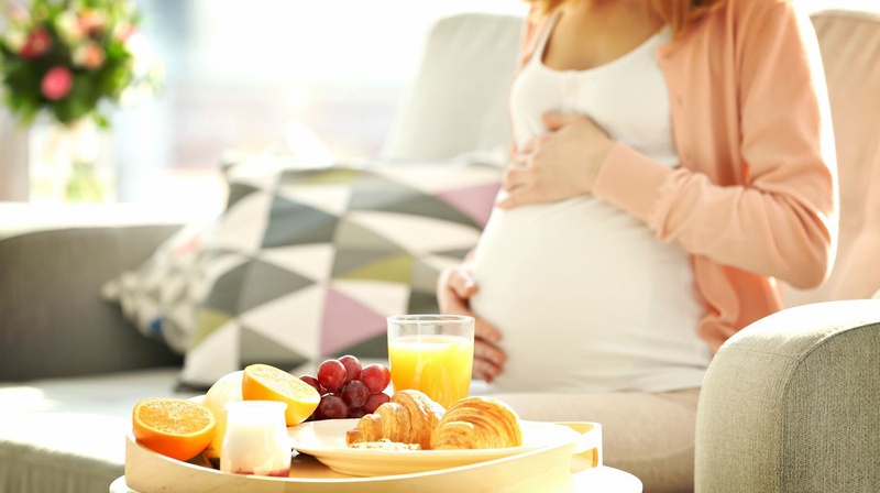 Thiểu ối ảnh hưởng đến thai kì như thế nào? Làm cách nào để tăng nước ối nhanh? 4