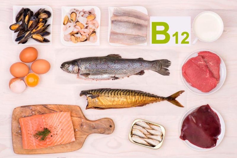 Thiếu vitamin b12 nên bổ sung các loại thực phẩm như: thịt, hải sản, trứng,...