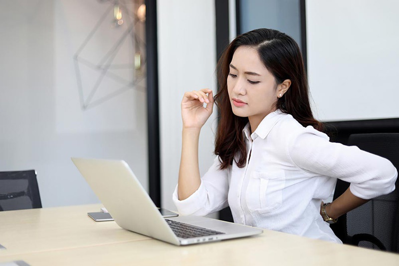 Thoái hóa cột sống dân văn phòng thường do ngồi lâu-1