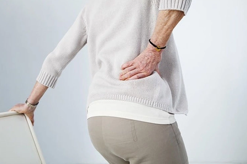 Thoái hóa cột sống ở người già có nguy hiểm không? 1