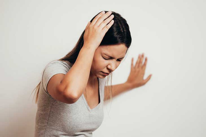 Thoái hóa đốt sống cổ gây chóng mặt do đâu? Khắc phục như thế nào?2