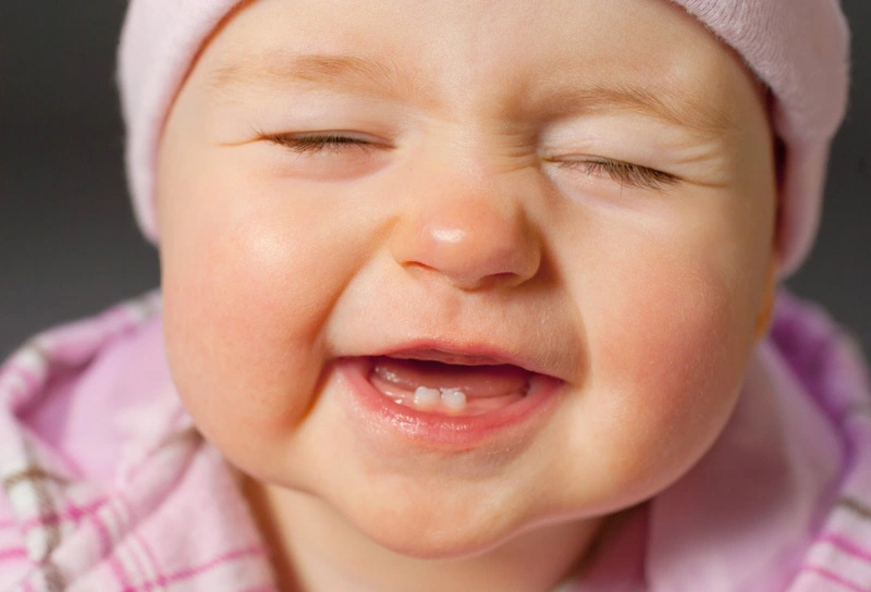 Thời điểm trẻ mọc răng hàm và cách khắc phục cơn đau răng 1
