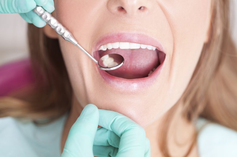 Thói quen xấu ảnh hưởng đến răng miệng 1