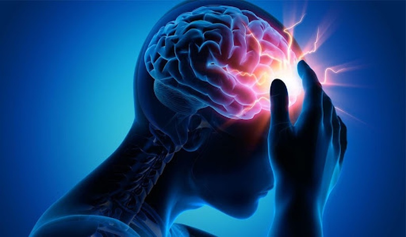 thức khuya có bị đột quỵ không