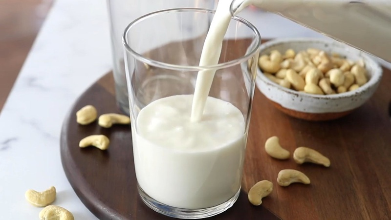 Nếu bạn muốn giảm cân và cải thiện vóc dáng thì nên chọn sữa ít béo hoặc sữa tách béo