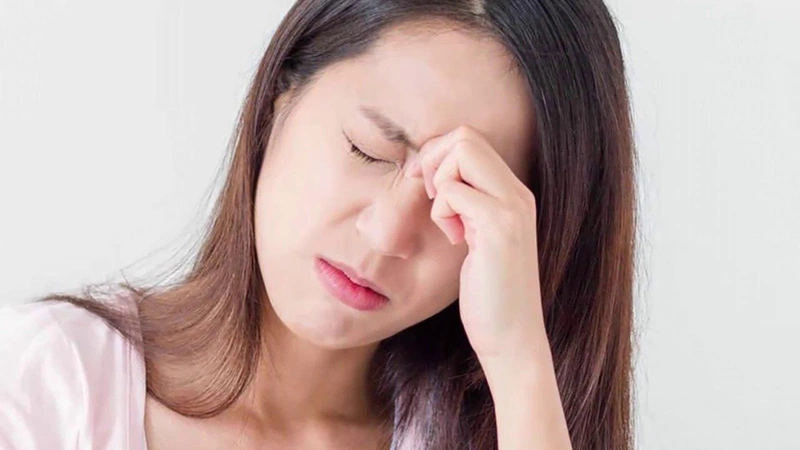 Đau đầu, chóng mặt là tác dụng phụ thường thấy nhất khi người bệnh dùng thuốc PEP