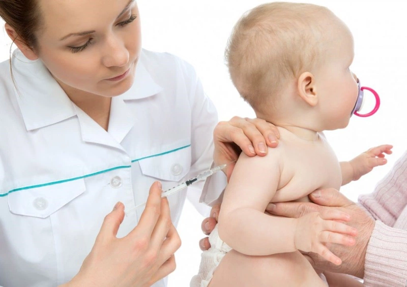 Tiêm vacxin viêm màng não mủ có sốt không 3