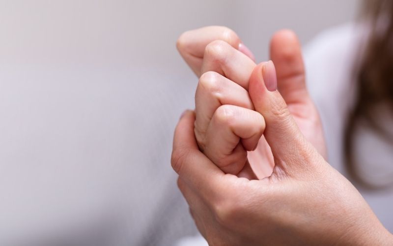 Cách giảm đau nhức tay là vận động với các bài tập tay