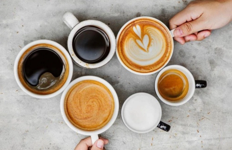 Tiêu thụ nhiều đồ uống có chứa caffeine có thể khiến ngón tay cái bị run