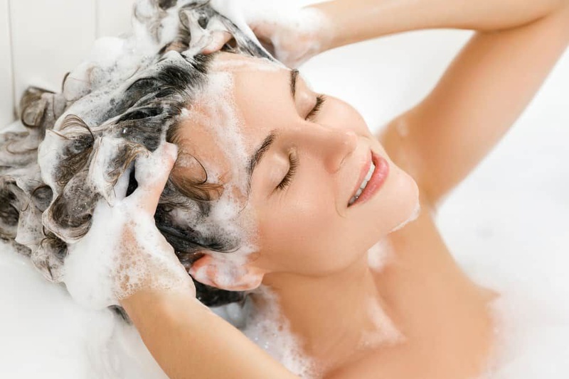 Tìm hiểu nguyên nhân gội đầu mà vẫn còn gàu