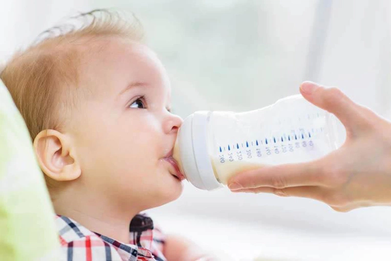 Tìm hiểu trẻ dị ứng đạm sữa bò kiêng ăn gì là tốt?