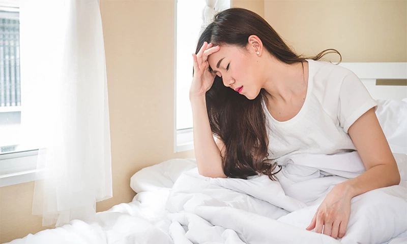 Biểu hiện của rối loạn tiết tố nữ thường là mất ngủ, rối loạn kinh nguyệt, chán ăn,...