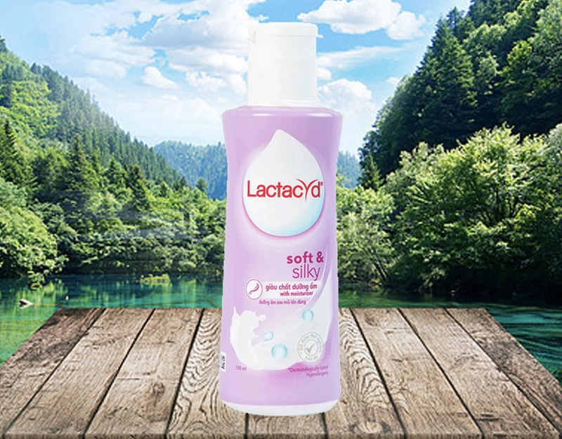 Dung dịch vệ sinh phụ nữ Pháp: Lactacyd Soft & Silky