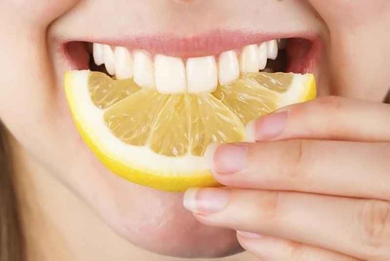 Chanh có khả năng tẩy trắng răng