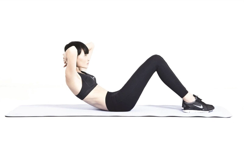 Bài tập gập bụng một phần giúp kéo giãn cột sống và giúp cơ thể dẻo dai hơn