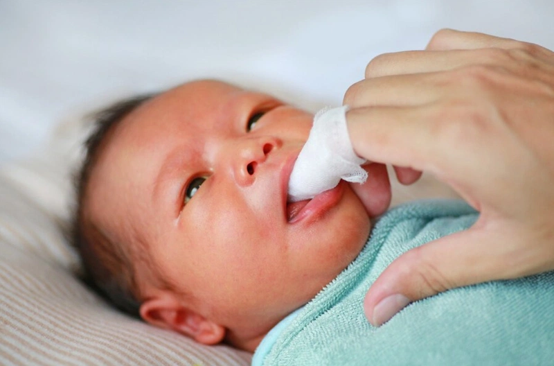 Top 5 gạc vệ sinh răng miệng phù hợp cho bé 2