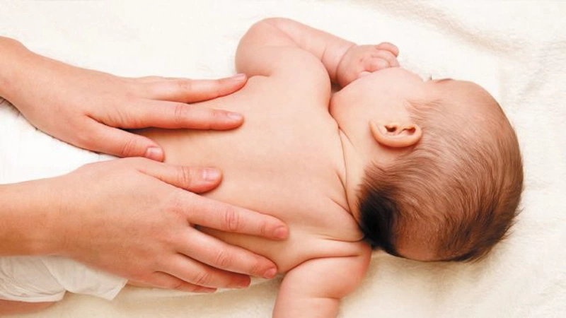 Massage cho bé thường xuyên rất tốt cho sự phát triển của bé